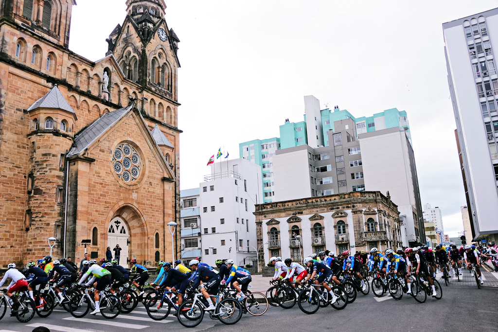 Volta Ciclística passa por Lages e reúne mais de 130 atletas, de oito países