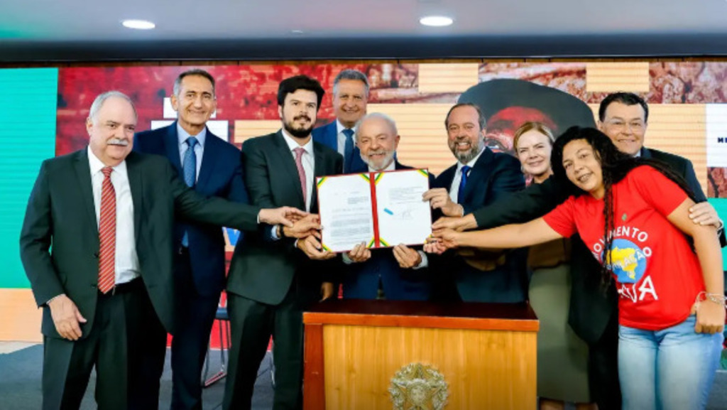 Governo torna gratuita a conta de luz para famílias de baixa renda