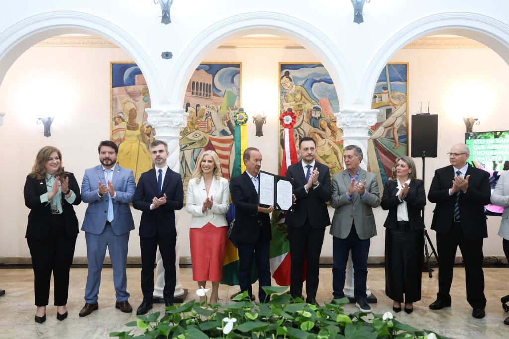lGoverno de SC sanciona lei que aprimora Universidade Gratuita e Fumdesc e oficializa melhorias nos programas