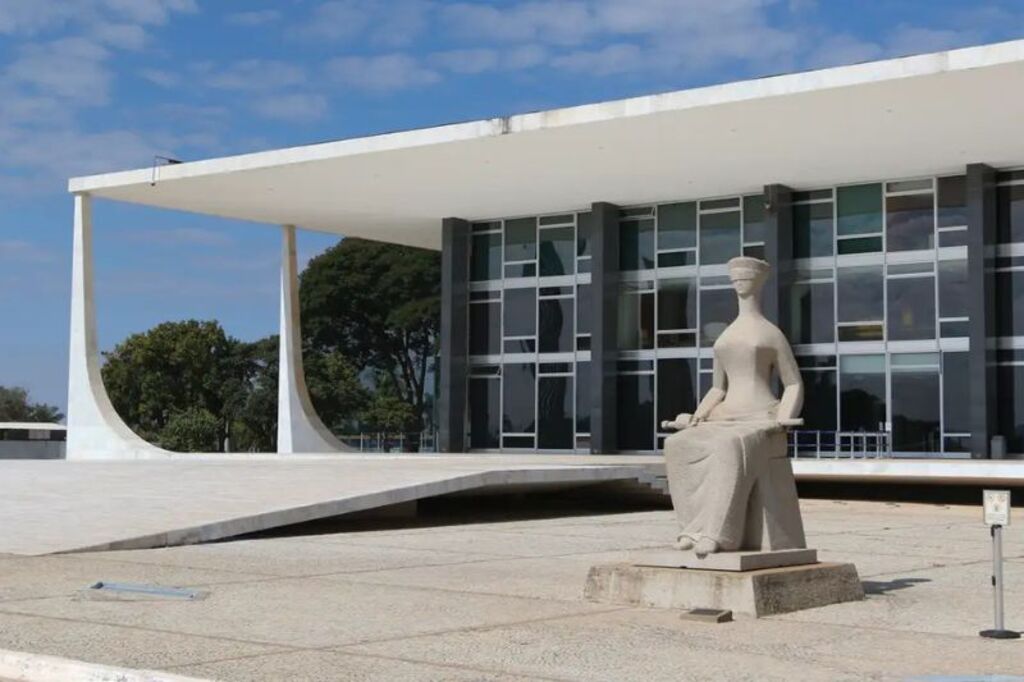 Em carta de próprio punho, Martins pede a Moraes volta de advogados