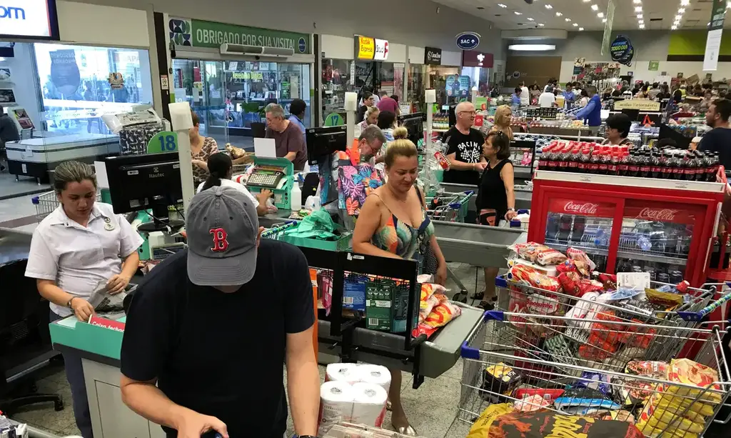 Preços dos alimentos caem pelo 4º mês consecutivo, diz IBGE