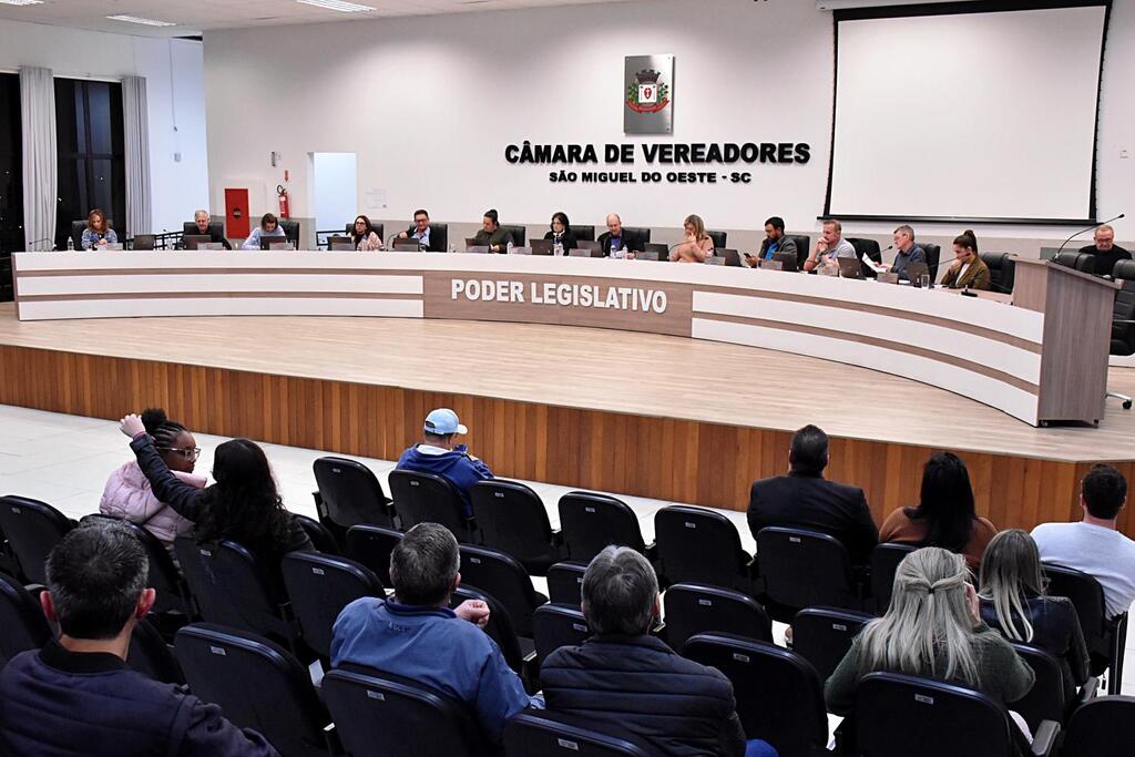 Câmara aprova reajuste nas bolsas-auxílio de estagiários do Poder Executivo