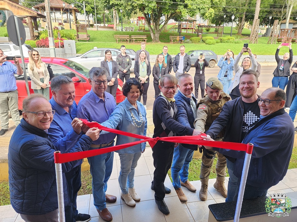 São João do Oeste inaugura sala do empreendedor