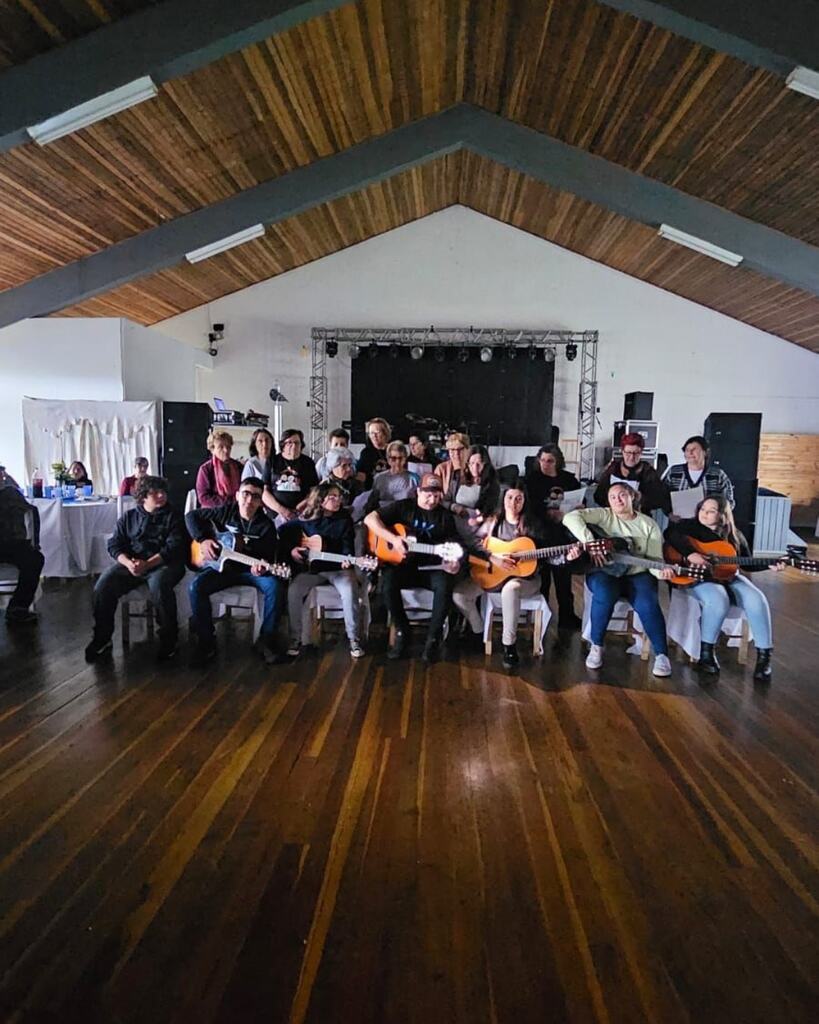 Idosos participam de tarde especial em Esmeralda