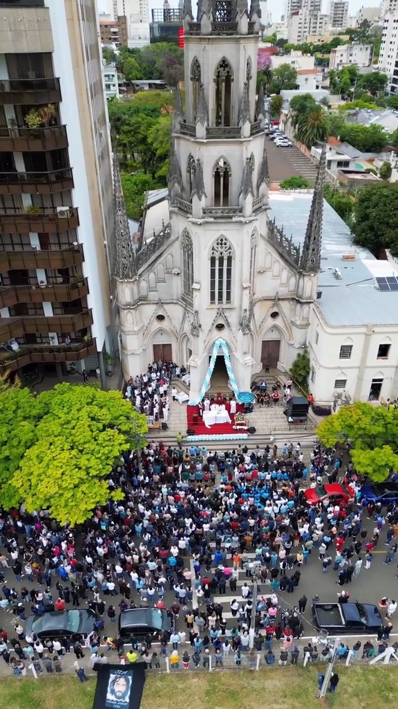Procissão e Missa de Nossa Senhora Aparecida reúnem 10 mil pessoas