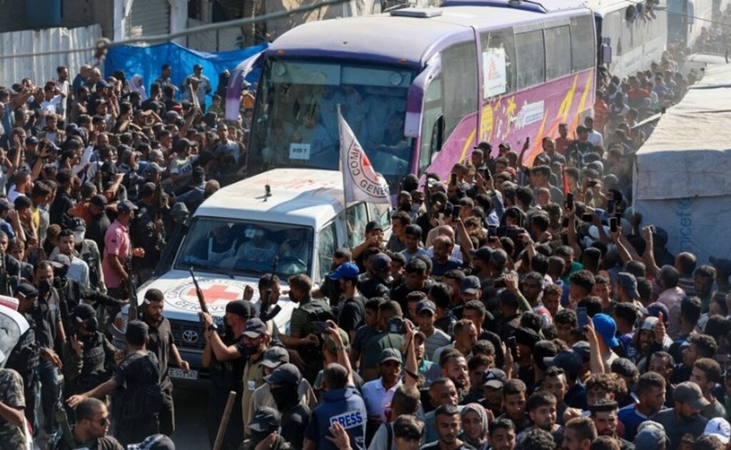 Fim da guerra: Israel e Hamas encerram conflito após libertação dos últimos reféns e acordo de paz mediado por potências internacionais