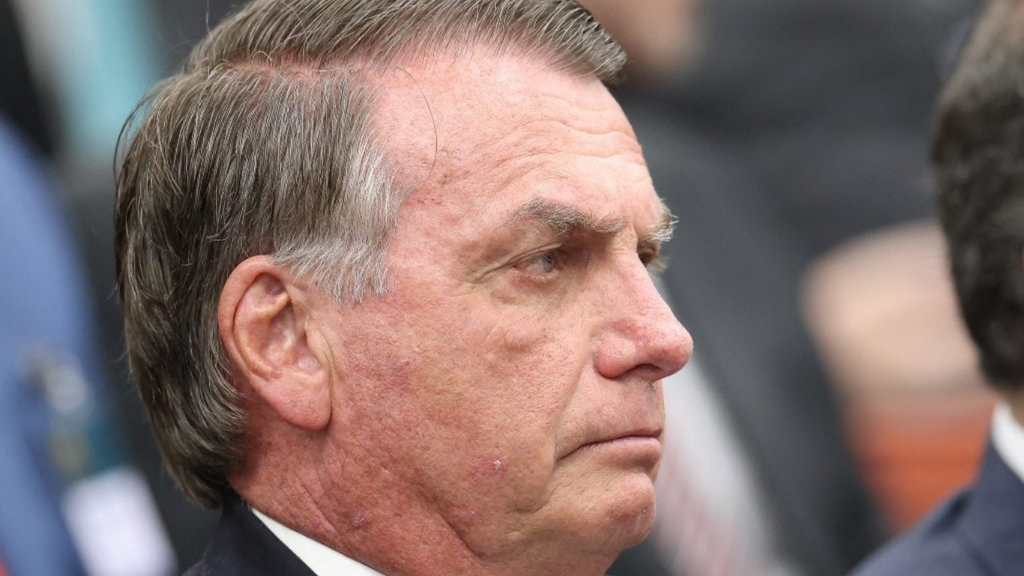 Moraes mantém medidas cautelares contra Jair Bolsonaro após pedido da defesa