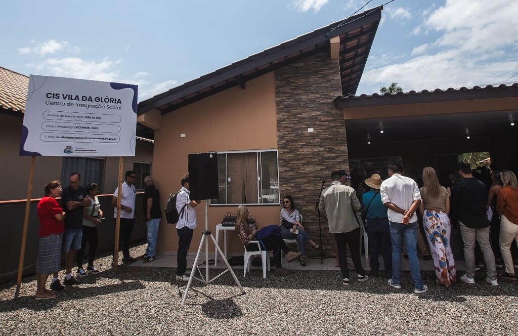 CIS é inaugurado e Prefeitura entrega matrículas do Programa Lar Legal na Vila da Glória