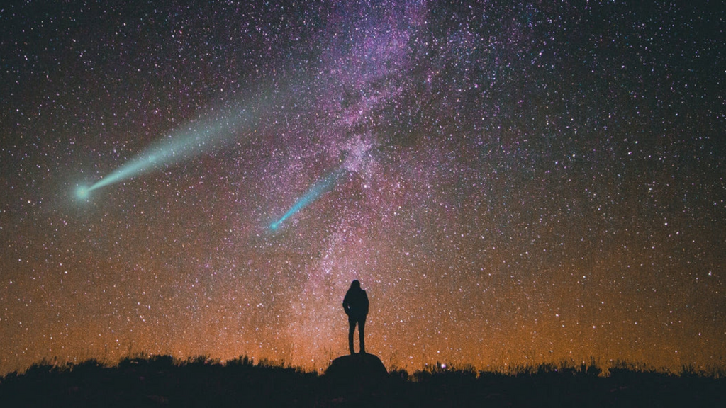 Dois cometas raros devem cruzar os céus da Terra neste mês e poderão ser vistos a olho nu