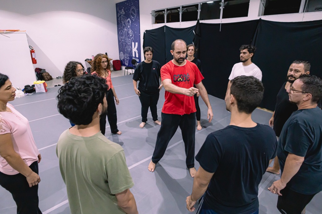 Oficina oferece a idosos de Joinville aulas de teatro gratuitas