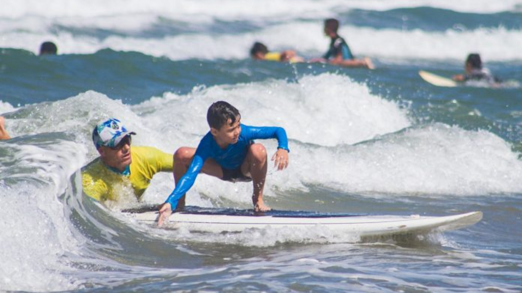 Foto:  Claudio Neves - 21º Campeonato da Escola de Surf Bananinha agita as ondas de Imbituba neste domingo