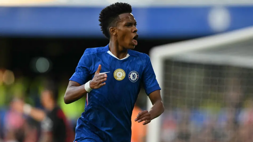 Foto: Glyn KIRK / AFP - Estevão representa o Brasil entre os finalistas do prêmio Golden Boy 2025