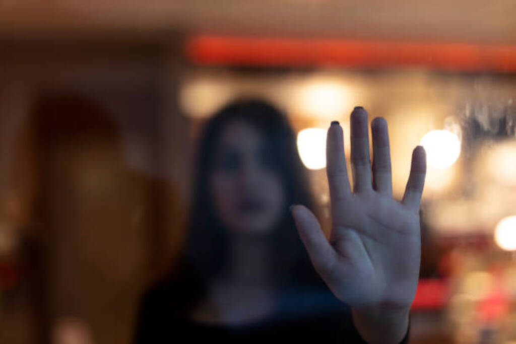 6 em cada 10 brasileiros conhecem uma mulher estuprada na infância, diz pesquisa