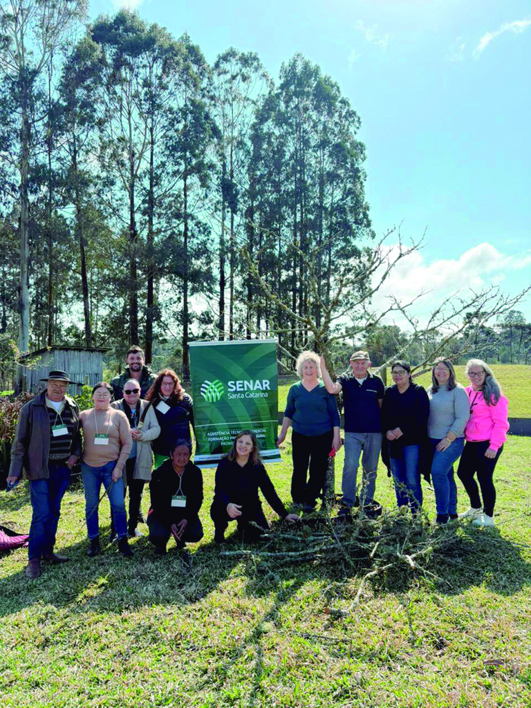 Produtores da Localidade de Águas Paradas realizam curso de Manejo de pomar