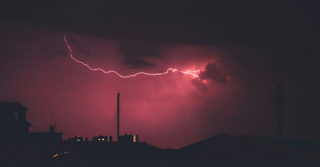 Alto Vale e demais regiões de SC em alerta vermelho de tempestade nesta quinta-feira (16)