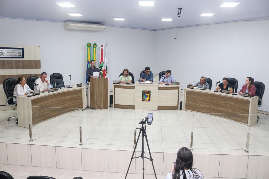 VEREADORES APROVAM PROJETO QUE DISPÕE SOBRE  A LEI DE DIRETRIZES ORÇAMENTÁRIAS DO MUNICÍPIO DE PRAIA GRANDE