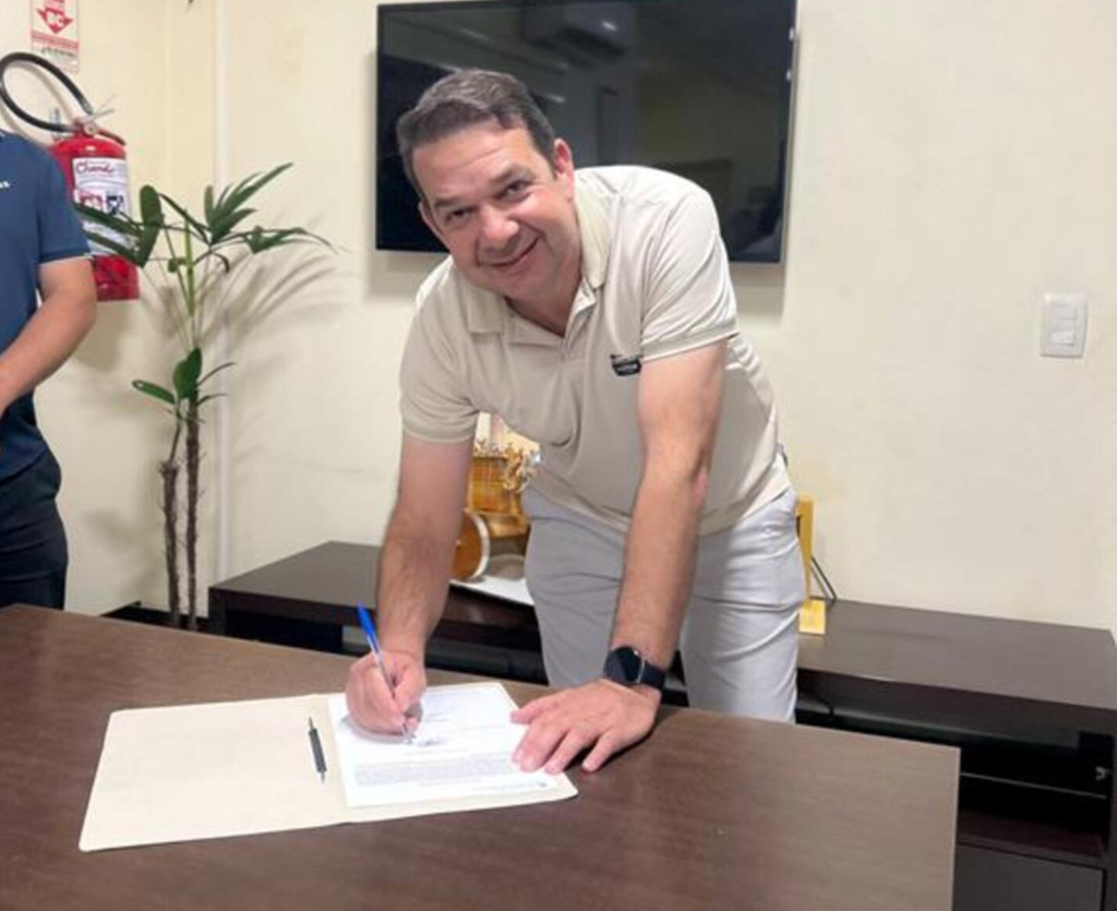 PREFEITO ALEX BIANCHIN ASSINA ORDENS DE  SERVIÇO PARA PAVIMENTAÇÕES NAS COMUNIDADES DE SÃO JOÃO DO SUL