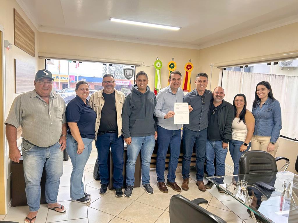 PREFEITURA RECEBE EMENDA PARA CUSTEIO  DO TRANSPORTE ESCOLAR DO MUNICÍPIO DE SÃO JOÃO DO SUL