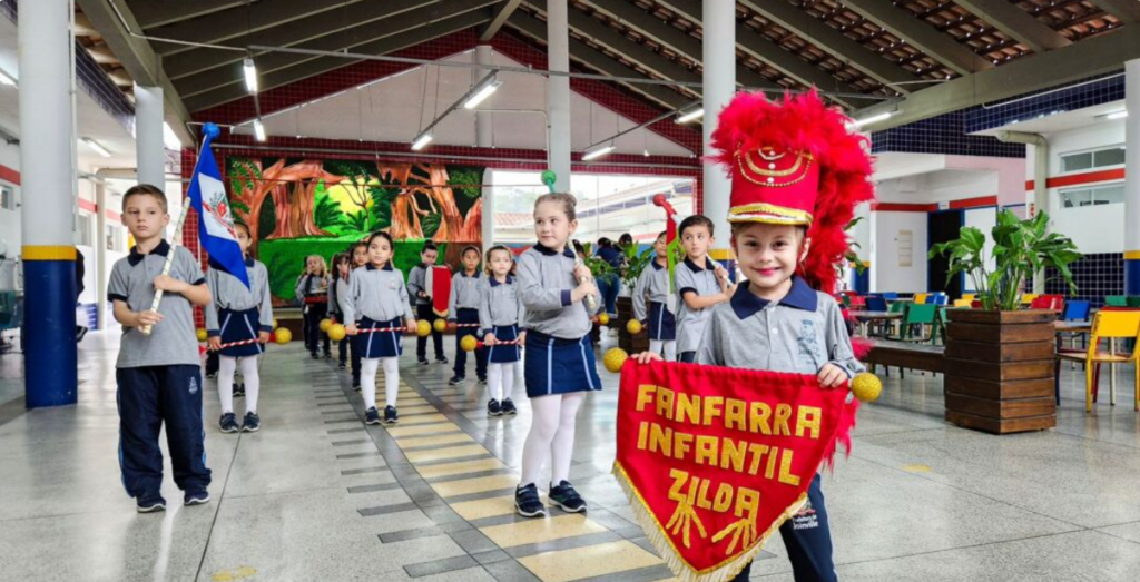 Alunos do CEI Zilda Arns encantam famílias e comunidade com a formação da primeira fanfarra de um Centro de Educação Infantil