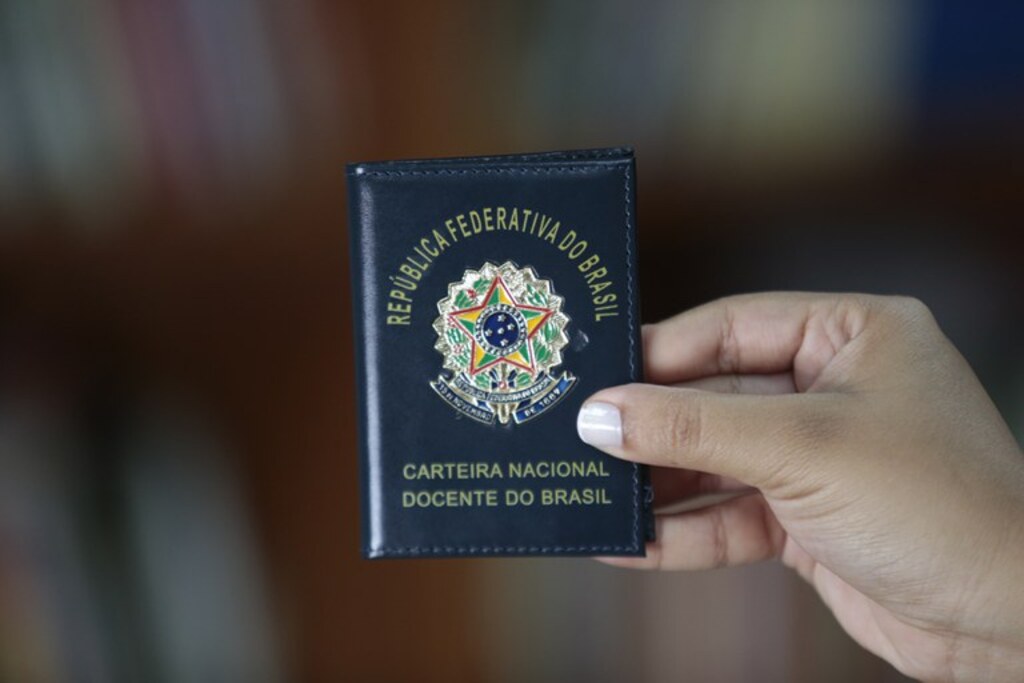Professores já podem solicitar a Carteira Nacional Docente do Brasil
