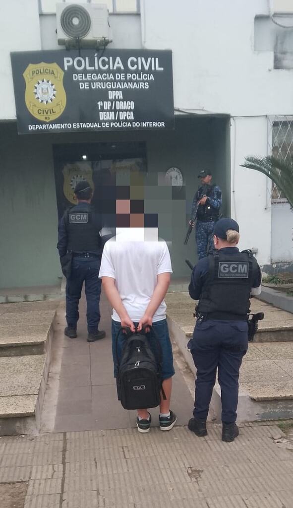 Adolescente é apreendido com maconha em escola