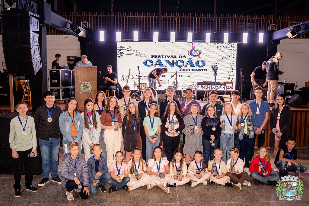 Festival da canção estudantil é destaque pelo alto nível das apresentações