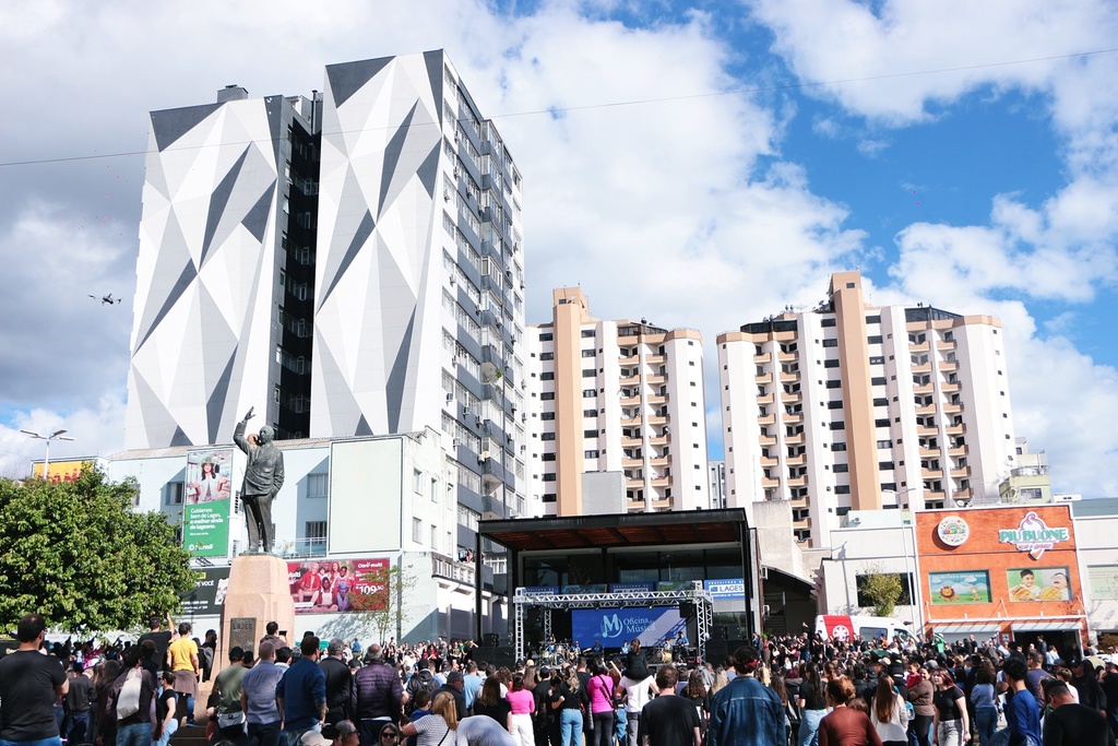 Gralha Drum transforma o centro de Lages em um espetáculo de ritmo e energia