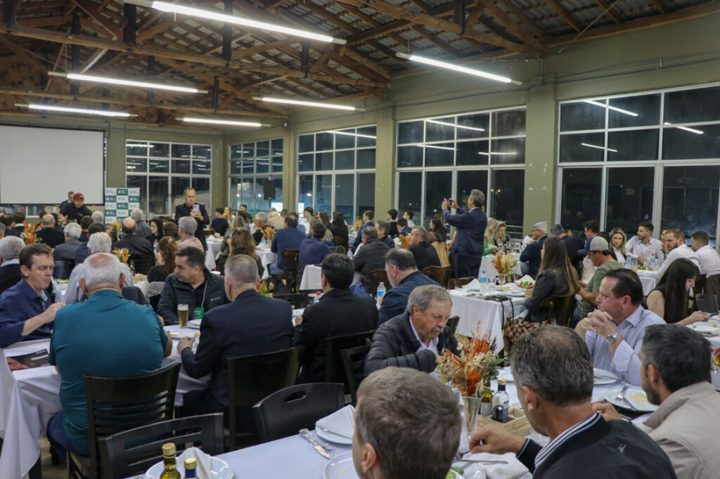 Lideranças do agronegócio catarinense se reúnem no Jantar do Agro durante a Efapi 2025