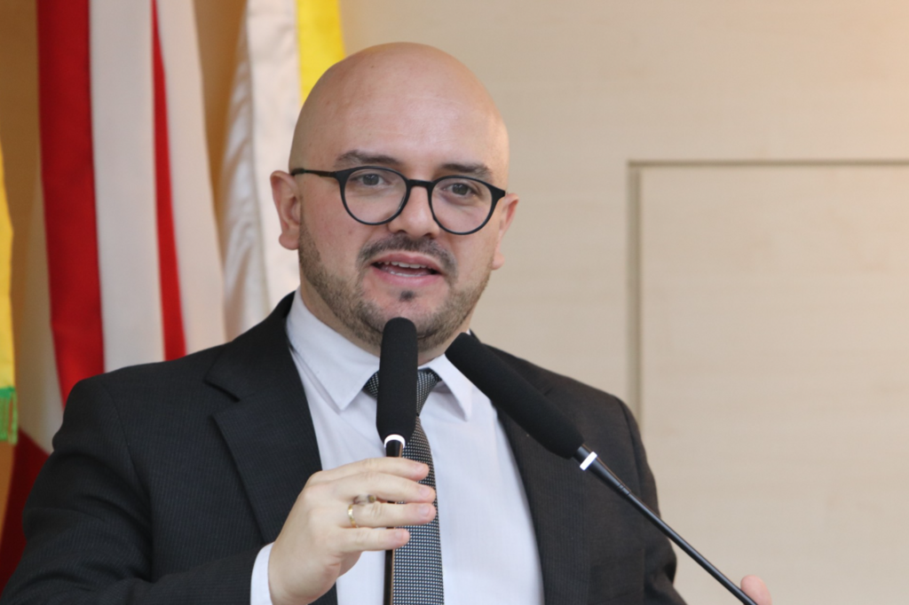 Câmara aprova projeto que responsabiliza autores de pichação em Criciúma