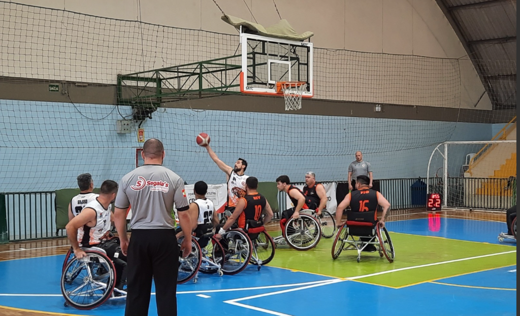 Equipe de basquete em cadeira de rodas vence última partida antes da decisão no Estadual