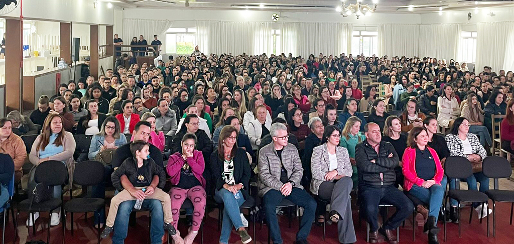 Professores da rede municipal participam de capacitação sobre altas habilidades