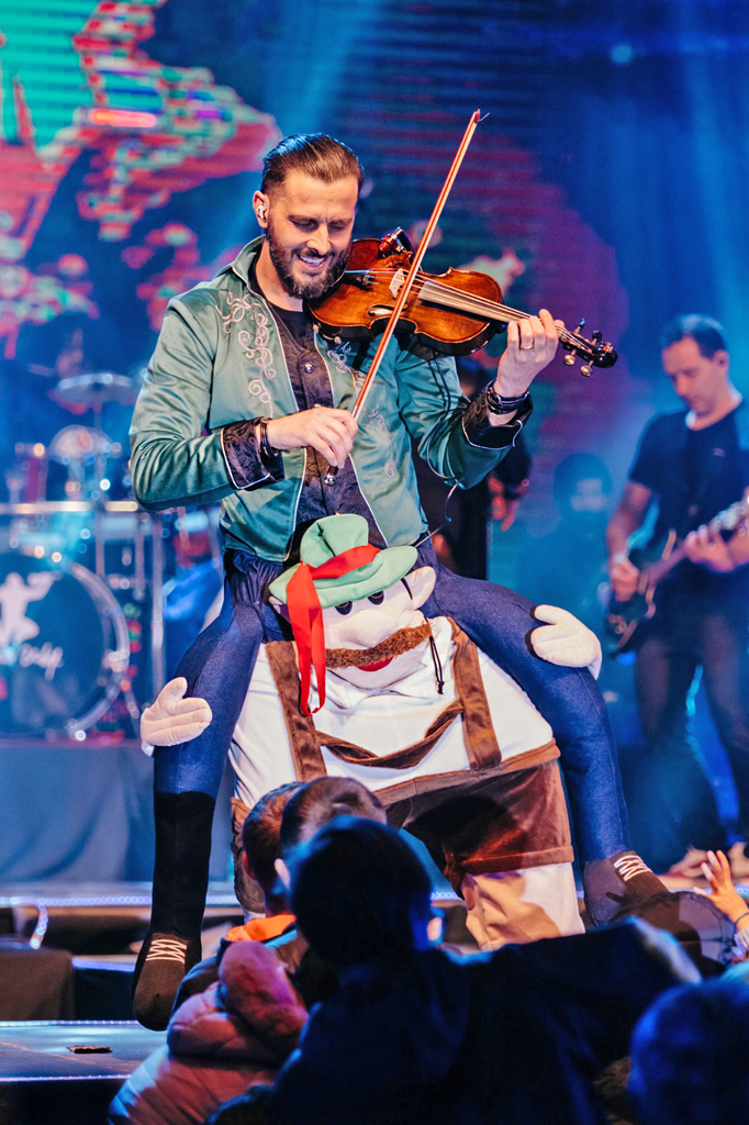 SÁBADO: SIMÃO WOLF SHOW, NO TEATRO DE JOAÇABA​