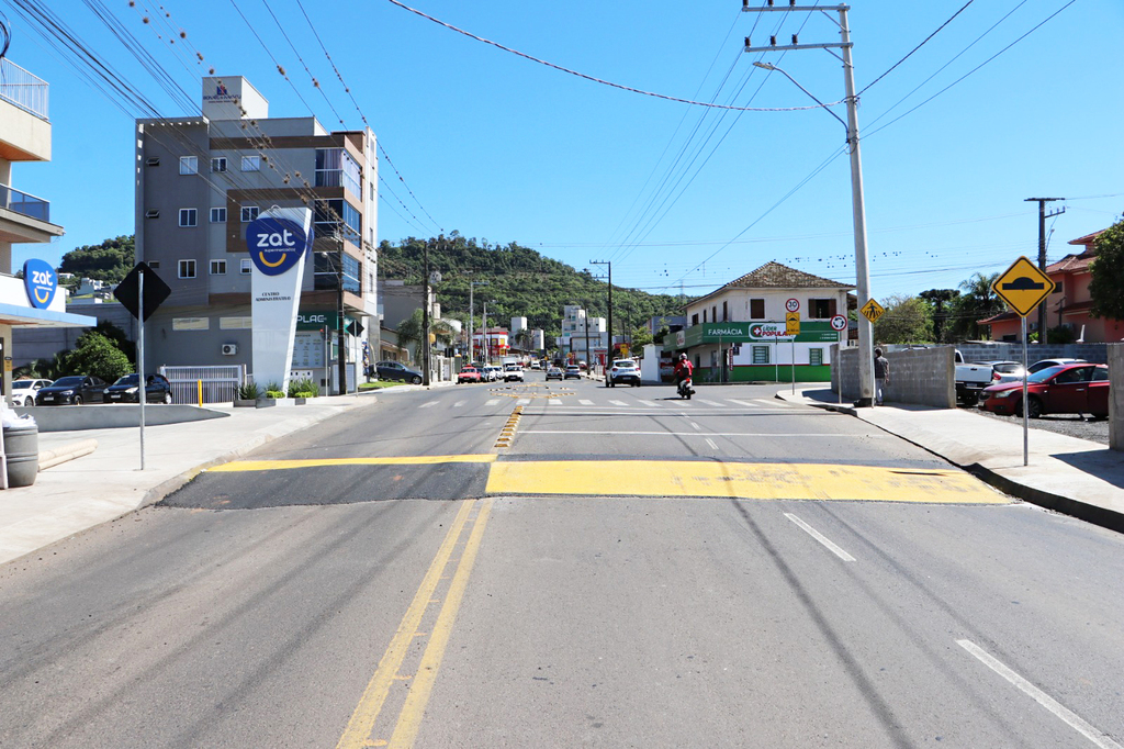 Concórdia: Instalada nova lombada próximo ao acesso do bairro Santa Cruz