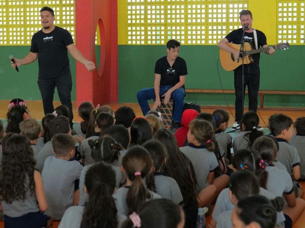 Projeto leva apresentações de música a escolas de Joinville