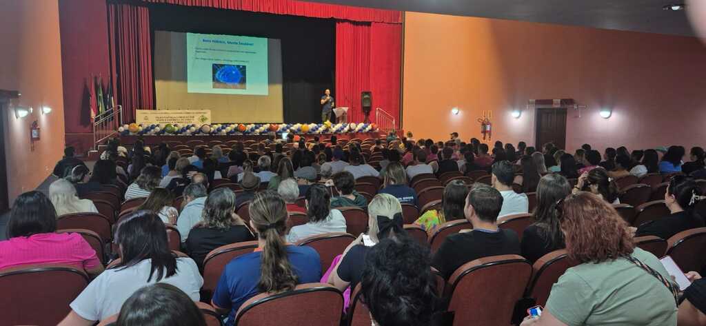São Francisco do Sul: Evento alusivo ao Dia Mundial da Alimentação reúne mais de 200 pessoas no Cine Teatro X de Novembro