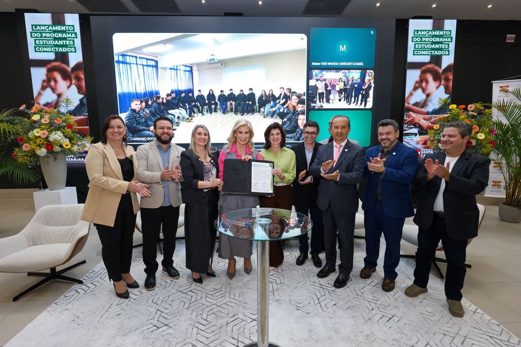 Lançado programa Estudantes Conectados e o Currículo de Educação Digital