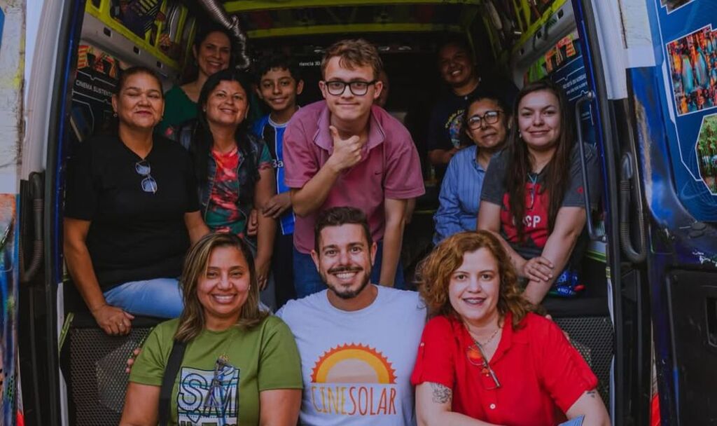 CineSolar leva cinema gratuito e sustentável à Biblioteca Municipal