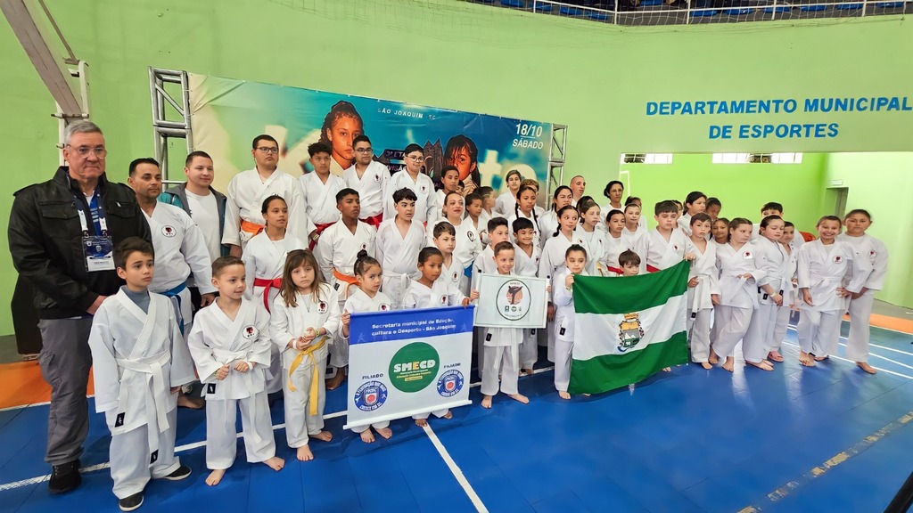 Alunos do projeto de Karatê conquistam 38 medalhas