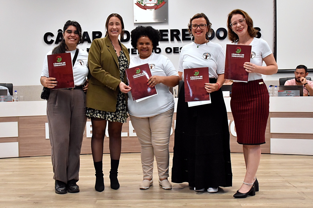Coletivo Mulheres em Movimento é homenageado por evento “Vozes Femininas”
