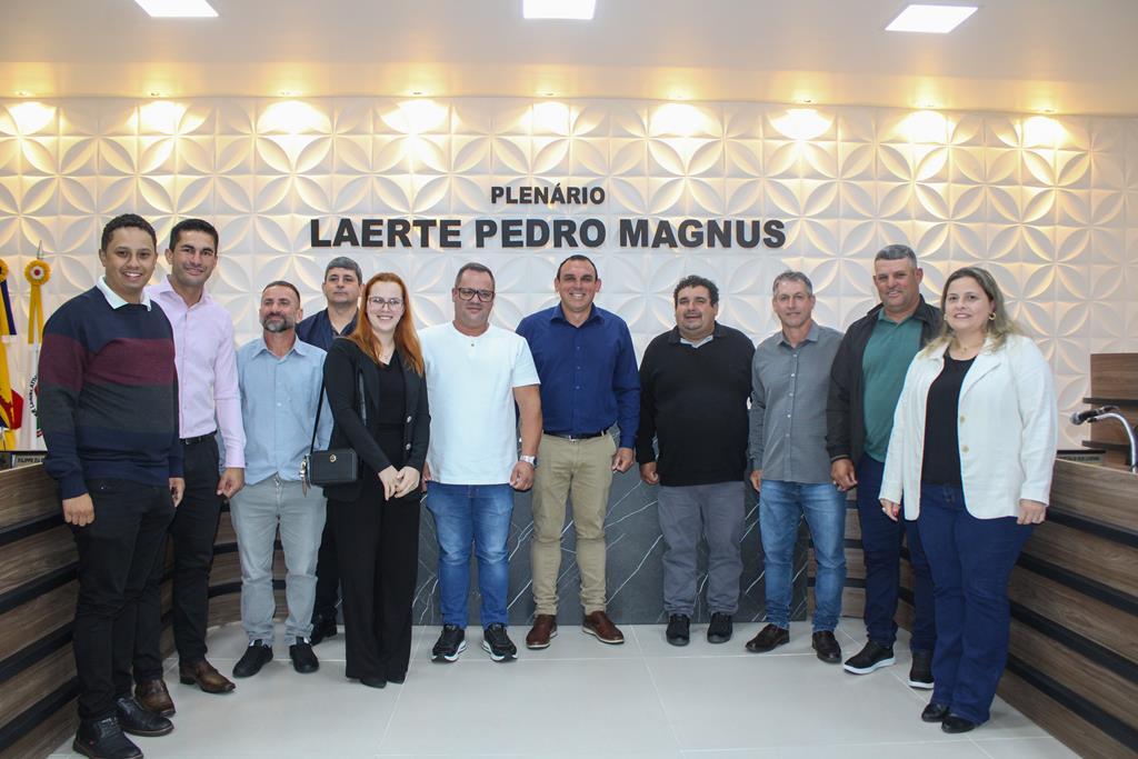 SESSÃO COM APROVAÇÃO DE PROJETOS IMPORTANTES  E DE HOMENAGENS NA CÂMARA DE VEREADORES DE SÃO JOÃO DO SUL