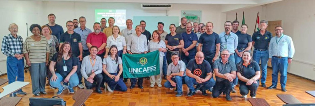 COOPERAGROSUL PARTICIPA DE ENCONTRO DE COOPERATIVAS DA AGRICULTURA FAMILIAR DA REGIÃO SUL DE SC