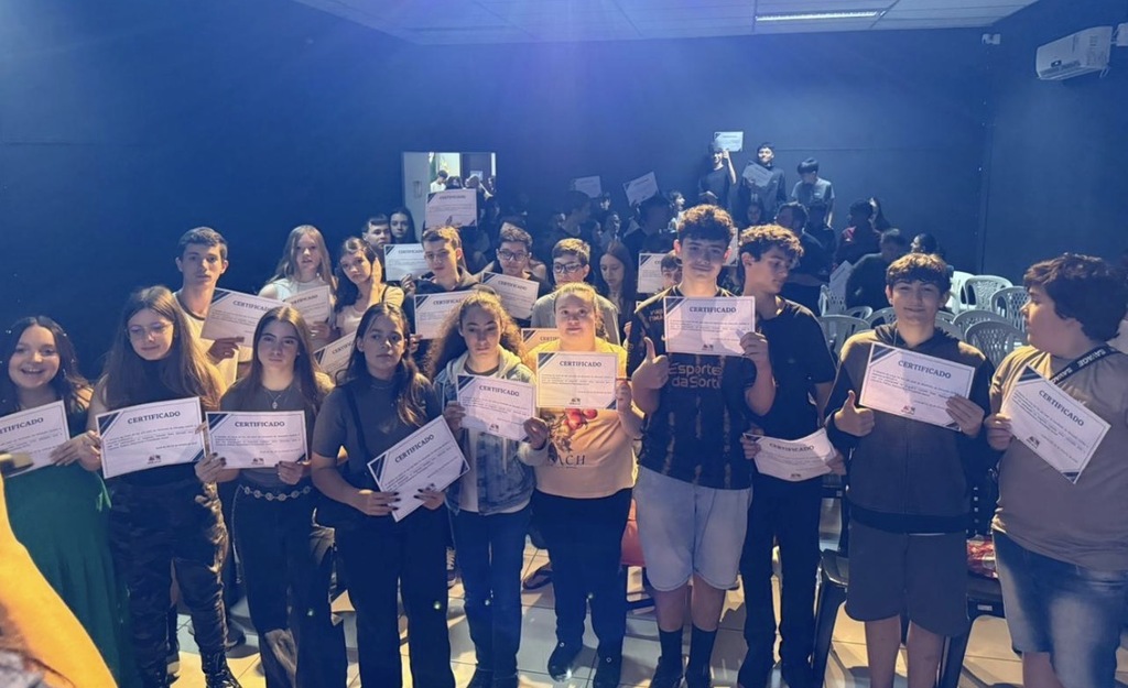 Cocal do Sul vive o “Dia D da Democracia” com teatro, debates e a aprovação do programa Cidadão Ativo