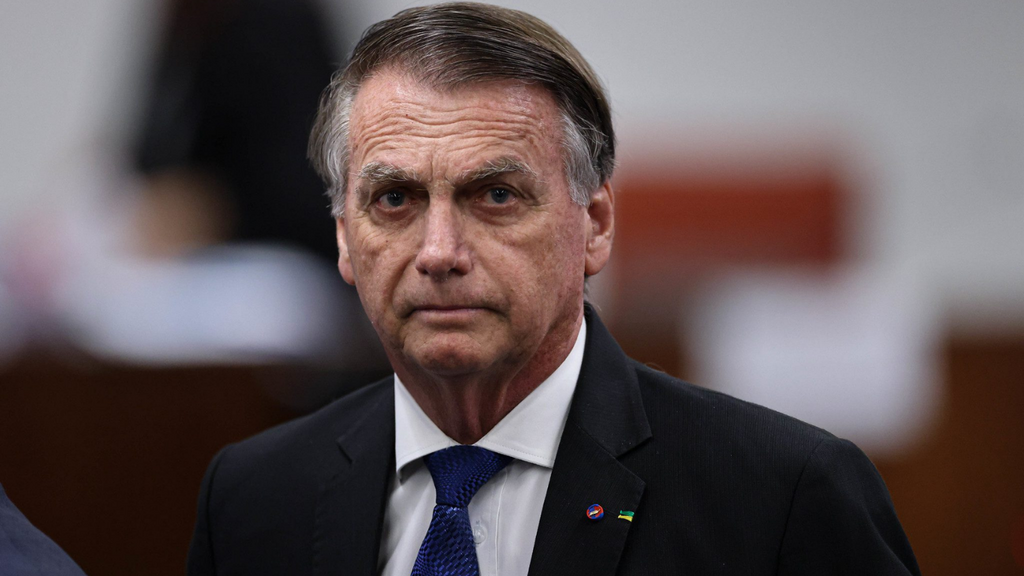 Defesa de Bolsonaro corre contra o tempo para tentar reduzir pena antes do fim do prazo no STF