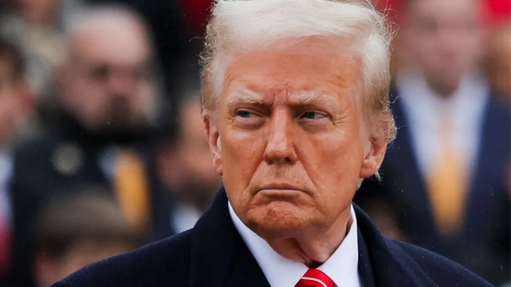 Trump alerta Putin e diz que os EUA têm submarino nuclear na costa russa