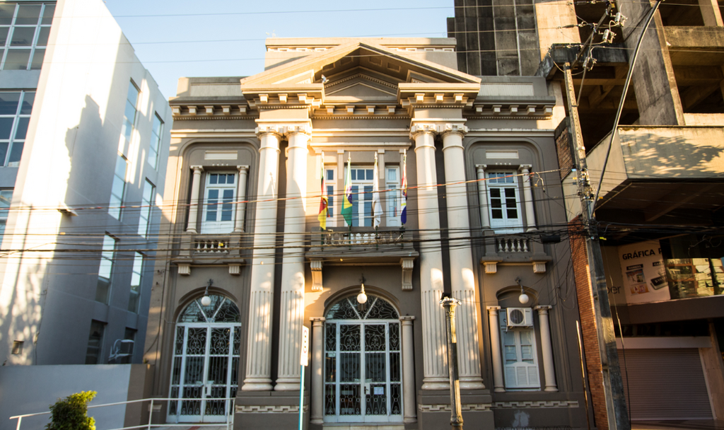 Câmara vota projetos sobre 13º salário dos servidores municipais nesta terça