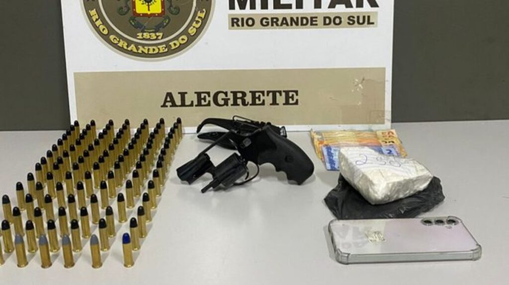 Brigada Militar prende homem com cocaína e revólver em Alegrete