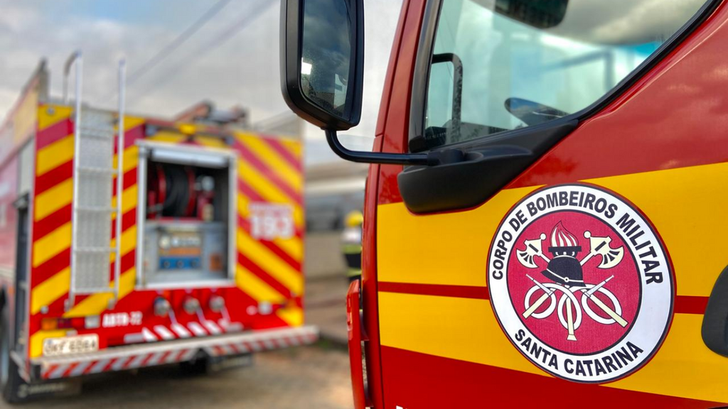 Bombeiros atendem ocorrência de vazamento de gás e falso incêndio em supermercado de Imbituba