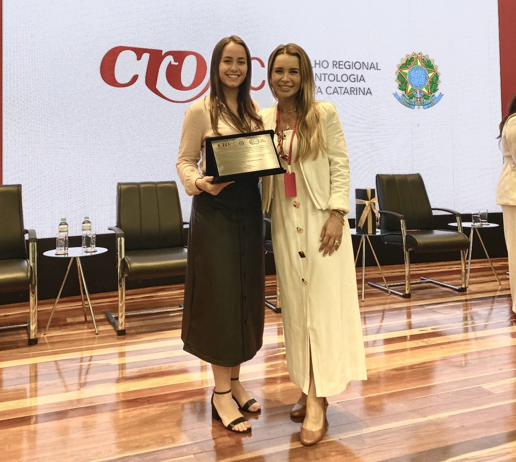 Acadêmicas de Odontologia da UCEFF apresentam trabalhos em Congresso Científico Odontológico