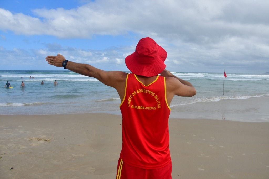 Corpo de Bombeiros inicia pré-temporada da Estação Verão 2025/2026 em Santa Catarina