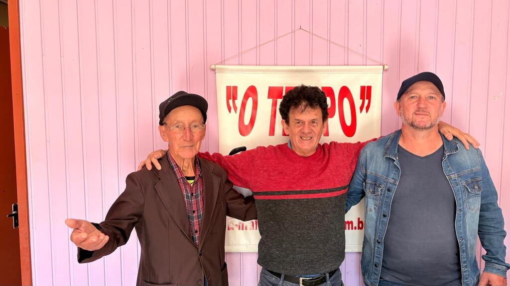 Encontro de Amigos na Redação de O Tempo, Jornal de Fato